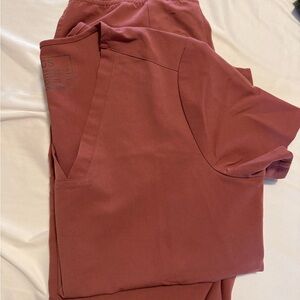 Figs Women’s Mauve Scrub Top & Pants Set